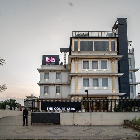 The Courtyard - Beyond Bar & Club Hotell Udaipur Exteriör bild