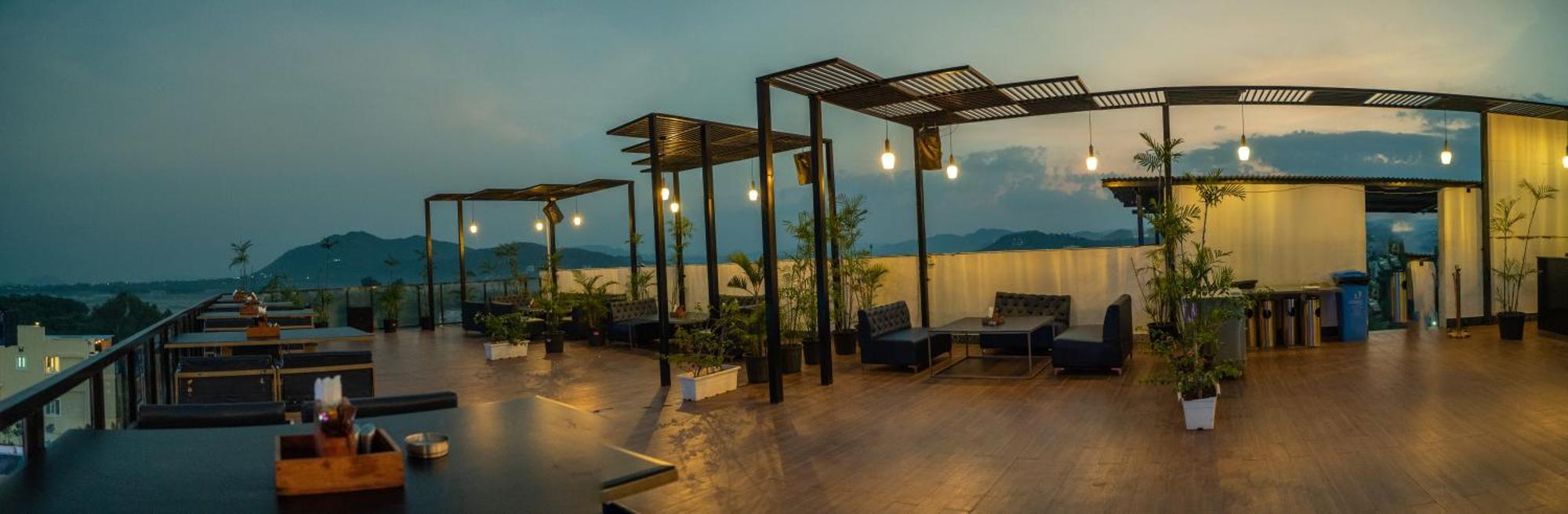 The Courtyard - Beyond Bar & Club Hotell Udaipur Exteriör bild