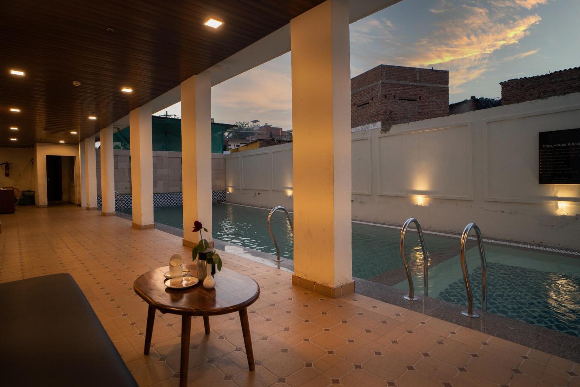 The Courtyard - Beyond Bar & Club Hotell Udaipur Exteriör bild