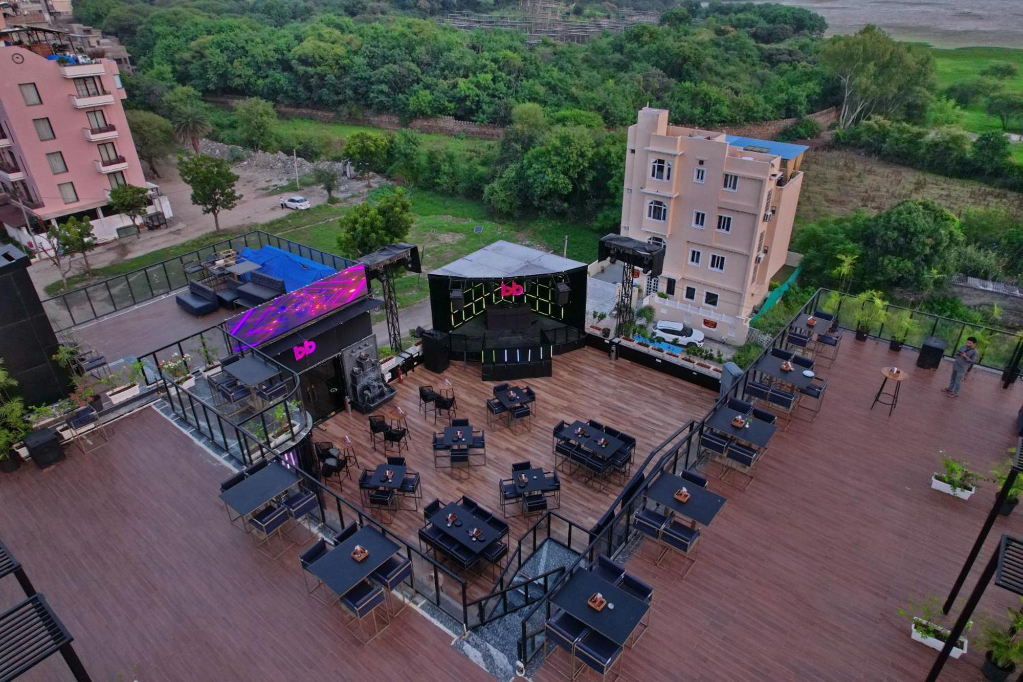 The Courtyard - Beyond Bar & Club Hotell Udaipur Exteriör bild
