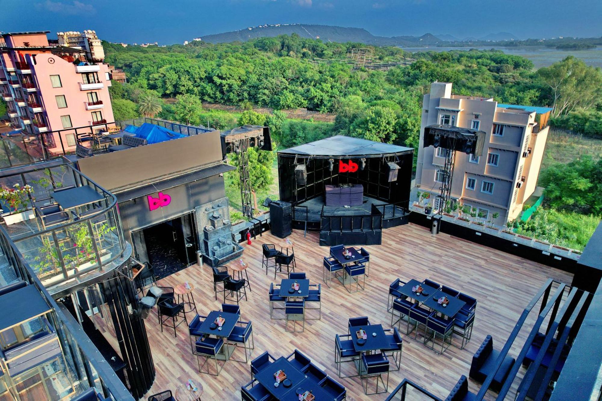 The Courtyard - Beyond Bar & Club Hotell Udaipur Exteriör bild