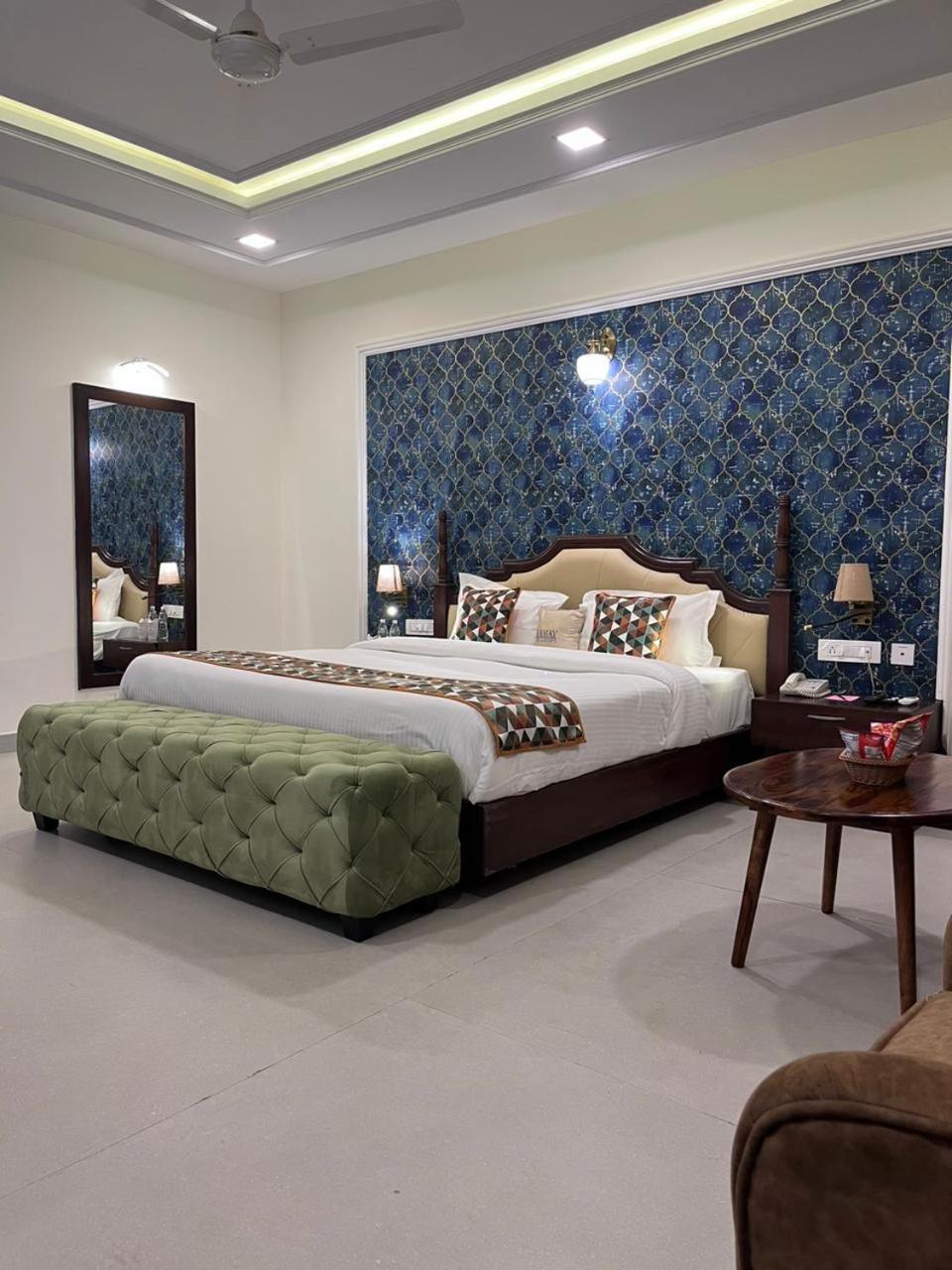 The Courtyard - Beyond Bar & Club Hotell Udaipur Exteriör bild